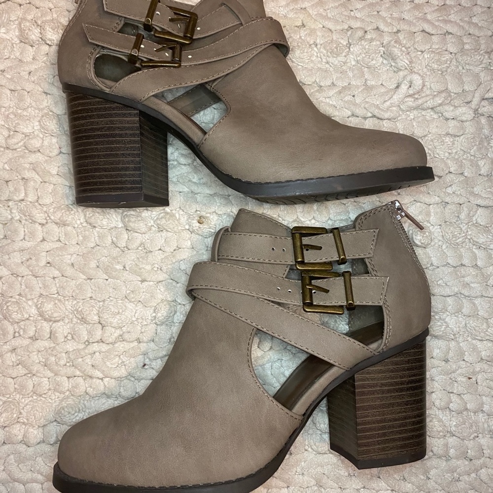 Gray Heeled booties